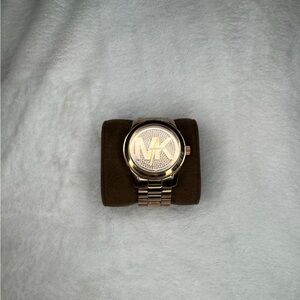 Michael Kors Large faced woman’s watch